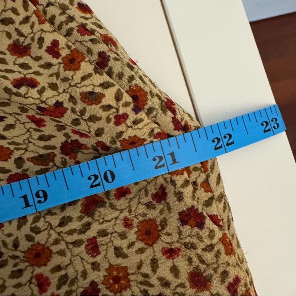 Vintage 100% Silk Shorts High Rise Small Ditzy Floral 5” Inseam Double Layer - Picture 8 of 12